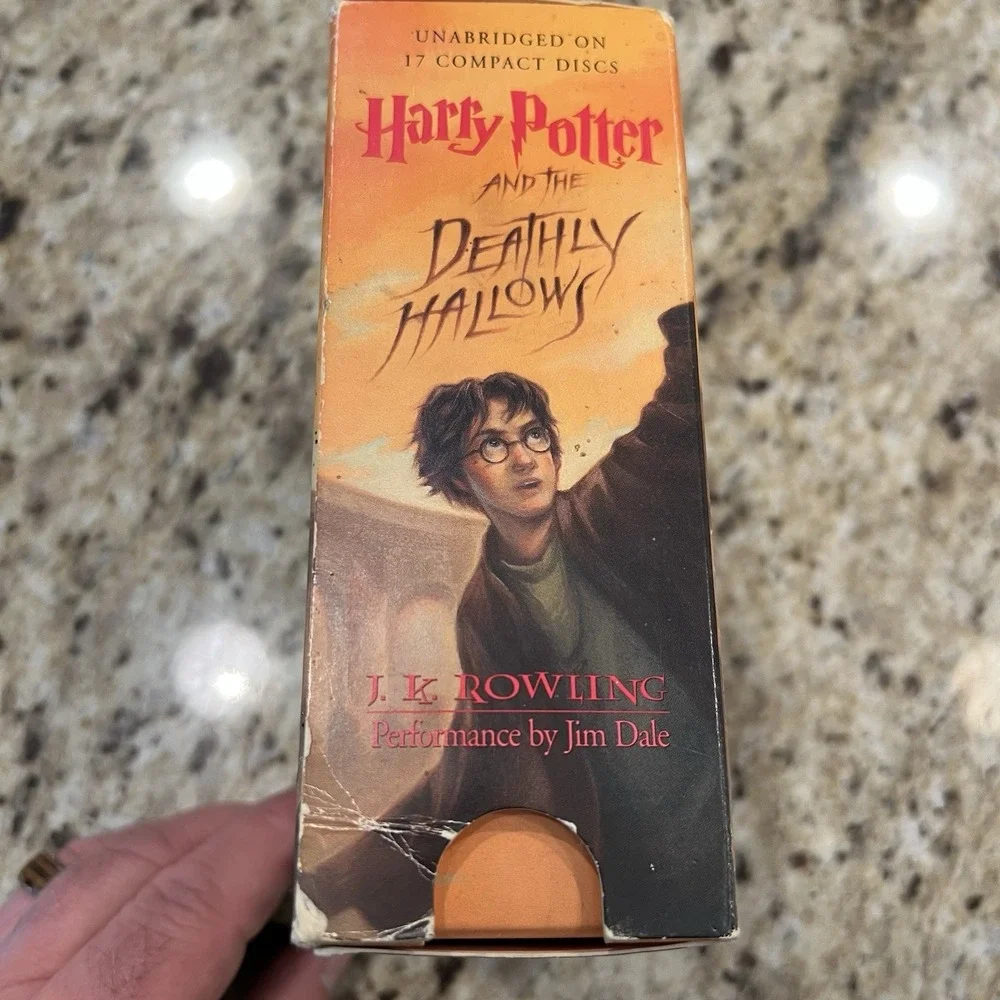 Harry Potter Ser.:‎ Harry Potter and the Deathly Hallows by J. K. Rowling (2007,